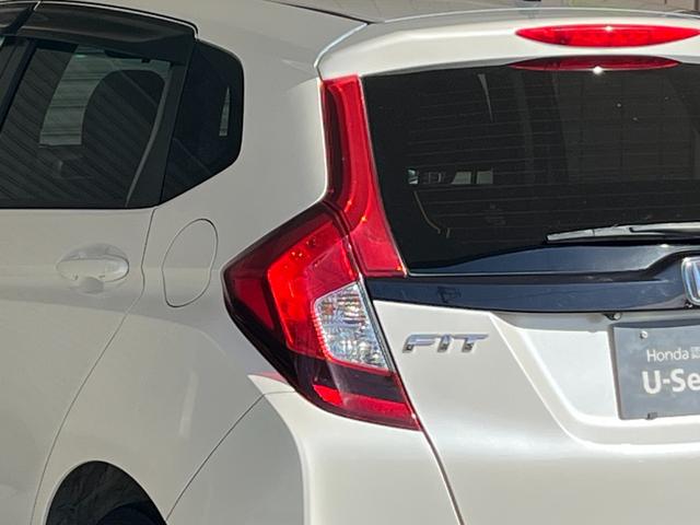 フィット １３Ｇ・Ｆパッケージ　保証付き１年　イモビ　ＤＶＤ再生可能　スマ－トキ－　記録簿有り　ＶＳＡ　ＥＴＣ付き　助手席エアバッグ　Ｒカメラ　オートエアコン　ＵＳＢ接続　エアバック　ＰＳ　キ－フリ－　１セグ　ＰＷ　ＡＢＳ　ＴＶナビ（48枚目）