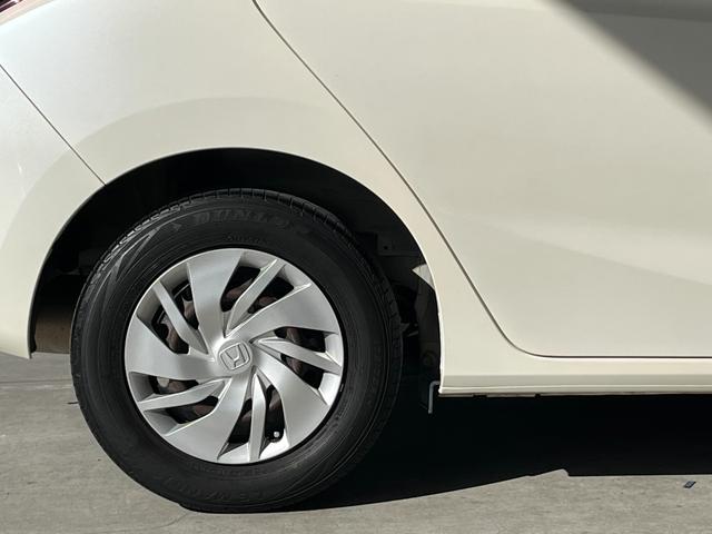 フィット １３Ｇ・Ｆパッケージ　保証付き１年　イモビ　ＤＶＤ再生可能　スマ－トキ－　記録簿有り　ＶＳＡ　ＥＴＣ付き　助手席エアバッグ　Ｒカメラ　オートエアコン　ＵＳＢ接続　エアバック　ＰＳ　キ－フリ－　１セグ　ＰＷ　ＡＢＳ　ＴＶナビ（52枚目）