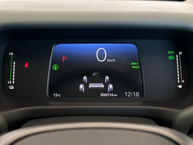 フリード ｅ：ＨＥＶクロスター　保証付き２年　ＥＴＣ装備　Ｓヒーター　衝突軽減ブレーキシステム　フルセグ　オートエアコン　バックモニター　ＬＥＤライト　スマートキー　クルーズコントロール　キーレス　盗難防止システム　横滑り防止（21枚目）