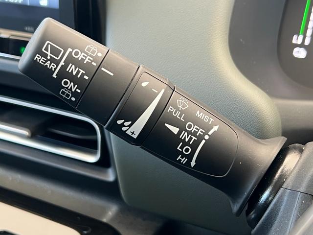 フリード ｅ：ＨＥＶクロスター　保証付き２年　ＥＴＣ装備　Ｓヒーター　衝突軽減ブレーキシステム　フルセグ　オートエアコン　バックモニター　ＬＥＤライト　スマートキー　クルーズコントロール　キーレス　盗難防止システム　横滑り防止（22枚目）