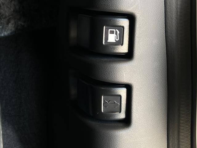 フリード ｅ：ＨＥＶクロスター　保証付き２年　ＥＴＣ装備　Ｓヒーター　衝突軽減ブレーキシステム　フルセグ　オートエアコン　バックモニター　ＬＥＤライト　スマートキー　クルーズコントロール　キーレス　盗難防止システム　横滑り防止（30枚目）