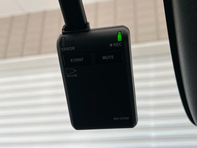 フリード ｅ：ＨＥＶクロスター　保証付き２年　ＥＴＣ装備　Ｓヒーター　衝突軽減ブレーキシステム　フルセグ　オートエアコン　バックモニター　ＬＥＤライト　スマートキー　クルーズコントロール　キーレス　盗難防止システム　横滑り防止（42枚目）