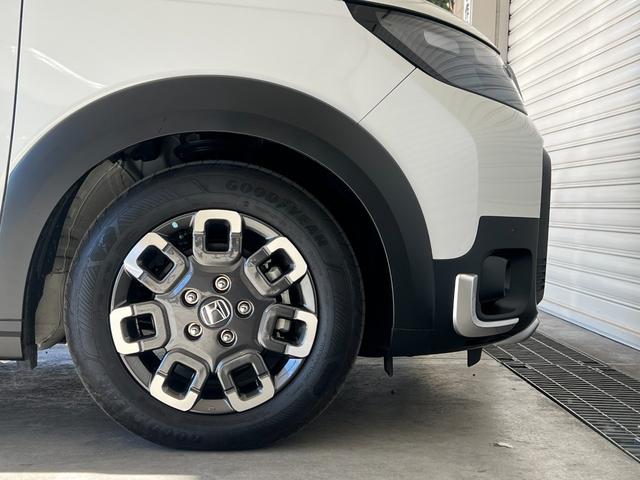 フリード ｅ：ＨＥＶクロスター　保証付き２年　ＥＴＣ装備　Ｓヒーター　衝突軽減ブレーキシステム　フルセグ　オートエアコン　バックモニター　ＬＥＤライト　スマートキー　クルーズコントロール　キーレス　盗難防止システム　横滑り防止（53枚目）