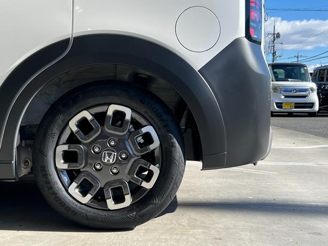 フリード ｅ：ＨＥＶクロスター　保証付き２年　ＥＴＣ装備　Ｓヒーター　衝突軽減ブレーキシステム　フルセグ　オートエアコン　バックモニター　ＬＥＤライト　スマートキー　クルーズコントロール　キーレス　盗難防止システム　横滑り防止（55枚目）