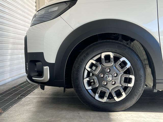 フリード ｅ：ＨＥＶクロスター　保証付き２年　ＥＴＣ装備　Ｓヒーター　衝突軽減ブレーキシステム　フルセグ　オートエアコン　バックモニター　ＬＥＤライト　スマートキー　クルーズコントロール　キーレス　盗難防止システム　横滑り防止（56枚目）