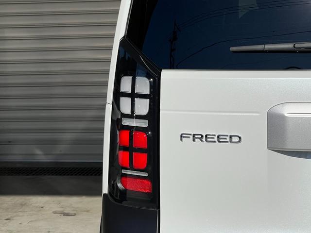 フリード ｅ：ＨＥＶクロスター　保証付き２年　ＥＴＣ装備　Ｓヒーター　衝突軽減ブレーキシステム　フルセグ　オートエアコン　バックモニター　ＬＥＤライト　スマートキー　クルーズコントロール　キーレス　盗難防止システム　横滑り防止（77枚目）