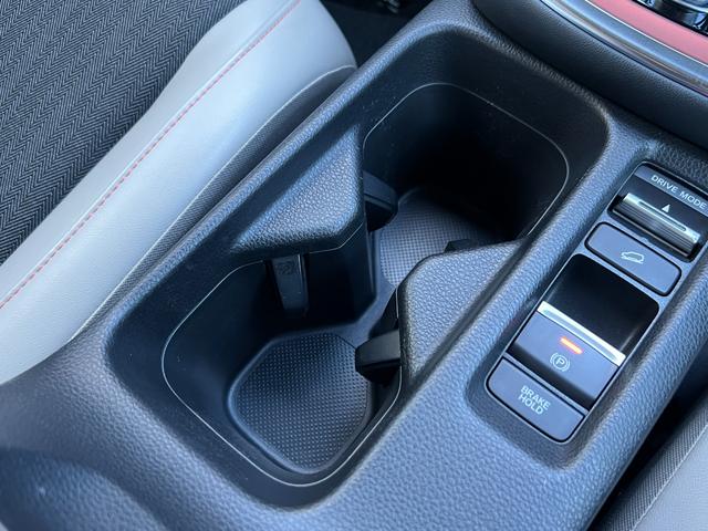 ヴェゼル ｅ：ＨＥＶＰＬａＹ　保証付き１年　衝突被害軽減ブレーキ　カーテンエアバッグ　盗難防止装置　ＡＢＳ　ＥＳＣ　フルオートエアコン　リアカメラ　シートヒータ　エアバッグ　ＬＥＤヘッドライト　キーレスエントリー　ＥＴＣ　ドラレコ（40枚目）