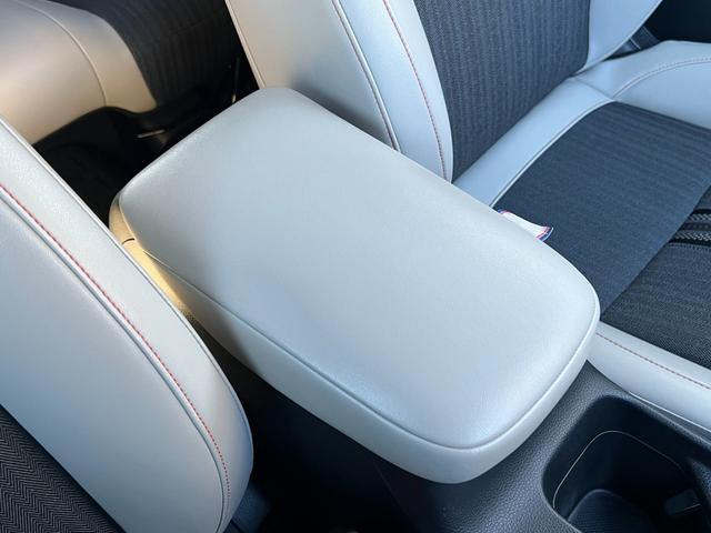 ヴェゼル ｅ：ＨＥＶＰＬａＹ　保証付き１年　衝突被害軽減ブレーキ　カーテンエアバッグ　盗難防止装置　ＡＢＳ　ＥＳＣ　フルオートエアコン　リアカメラ　シートヒータ　エアバッグ　ＬＥＤヘッドライト　キーレスエントリー　ＥＴＣ　ドラレコ（41枚目）