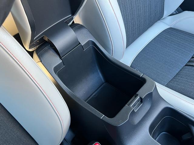 ヴェゼル ｅ：ＨＥＶＰＬａＹ　保証付き１年　衝突被害軽減ブレーキ　カーテンエアバッグ　盗難防止装置　ＡＢＳ　ＥＳＣ　フルオートエアコン　リアカメラ　シートヒータ　エアバッグ　ＬＥＤヘッドライト　キーレスエントリー　ＥＴＣ　ドラレコ（42枚目）