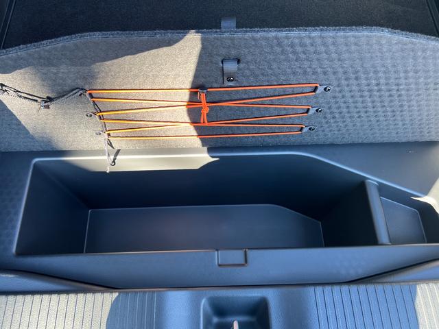 ヴェゼル ｅ：ＨＥＶＰＬａＹ　保証付き１年　衝突被害軽減ブレーキ　カーテンエアバッグ　盗難防止装置　ＡＢＳ　ＥＳＣ　フルオートエアコン　リアカメラ　シートヒータ　エアバッグ　ＬＥＤヘッドライト　キーレスエントリー　ＥＴＣ　ドラレコ（65枚目）