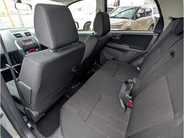 ＳＸ４ １．５ＸＧ　オーディオ／ＣＤ／ＭＤ／ＦＭ／ＡＭ・オートエアコン・ステアリングスイッチ・オートライト・ルーフレール・純正１６インチアルミホイール・スマートキー（13枚目）