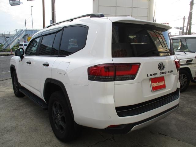 ランドクルーザー ＧＲスポーツ　メーカーナビ／ＴＶ／ＪＢＬプレミアムサウンド／パノラミックビューモニター・パワーバックドア・ＨＵＤ・ＢＳＭ・純正１８インチＡＷ・サンルーフ・ＧＲ専用ブラック＆レッドレザーシート・電動デフロック（17枚目）