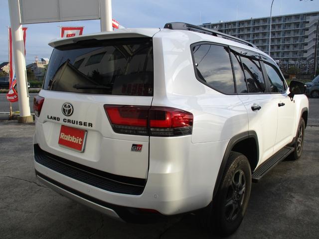 ランドクルーザー ＧＲスポーツ　メーカーナビ／ＴＶ／ＪＢＬプレミアムサウンド／パノラミックビューモニター・パワーバックドア・ＨＵＤ・ＢＳＭ・純正１８インチＡＷ・サンルーフ・ＧＲ専用ブラック＆レッドレザーシート・電動デフロック（23枚目）