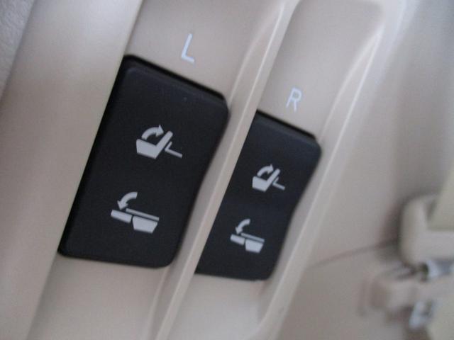 ランドクルーザープラド TX Lパッケージ ワンオーナー・パイオニア9型楽ナビ/TV/バックカメラ・サンルーフ・ベージュレザーシート・前席Pーシート・サードPシート・シートヒーター&ベンチレーター・純正17インチアルミ・ETC・セーフティセンス(26枚目)