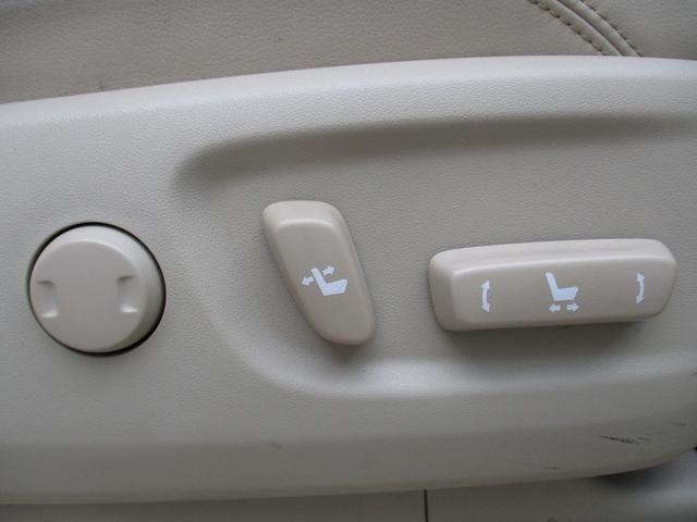 ランドクルーザープラド TX Lパッケージ ワンオーナー・パイオニア9型楽ナビ/TV/バックカメラ・サンルーフ・ベージュレザーシート・前席Pーシート・サードPシート・シートヒーター&ベンチレーター・純正17インチアルミ・ETC・セーフティセンス(30枚目)