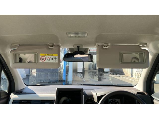 サンバイザーにはミラー付き！ちょっとしたメイク直しなどにも大活躍です♪