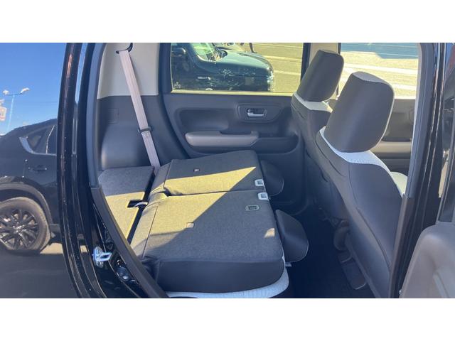 シートを倒すと広々とした空間が出来上がります♪