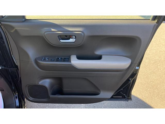 運転席ドアの設備もとっても充実しています！