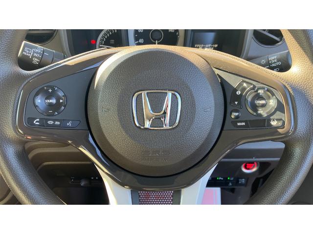 ハンドルにはステアリングリモコン付きです♪