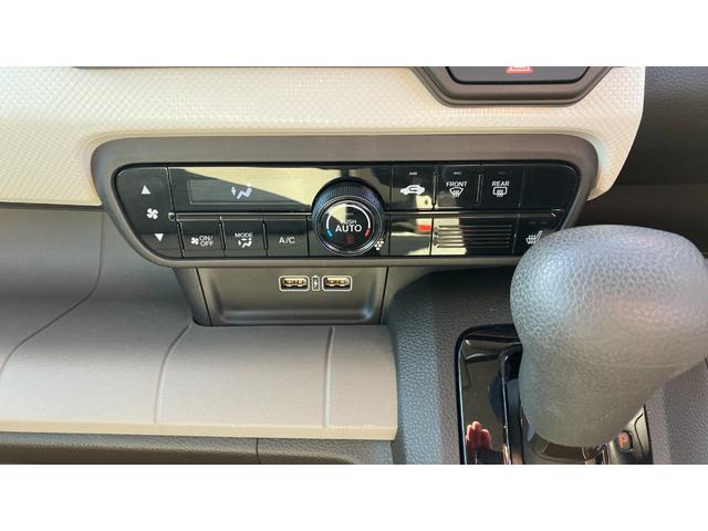 発進時や後退時に必ず操作するレバー。ぜひ一度ご体感下さい！！