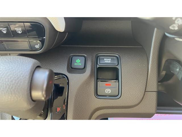 電動パーキングブレーキ搭載！長い信号待ちの負担も軽減されます！！