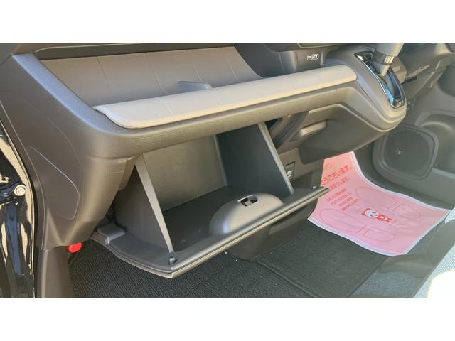 大容量のグローブボックス付き！