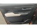 助手席ドアにもパワーウィンドウ、ドリンクホルダーがついています♪