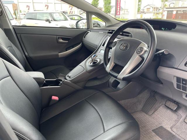 プリウス Ｇツーリングセレクション　ナビ　フルセグ　ＥＴＣ　バックカメラ　オートクルーズコントロール　スマートキー　プッシュスタート　エアコン　パワステ　パワーウィンドウ（12枚目）