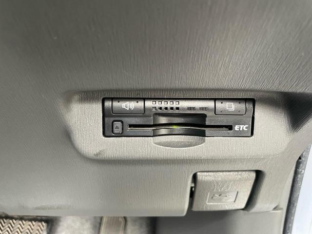 プリウス Ｇツーリングセレクション　ナビ　フルセグ　ＥＴＣ　バックカメラ　オートクルーズコントロール　スマートキー　プッシュスタート　エアコン　パワステ　パワーウィンドウ（16枚目）