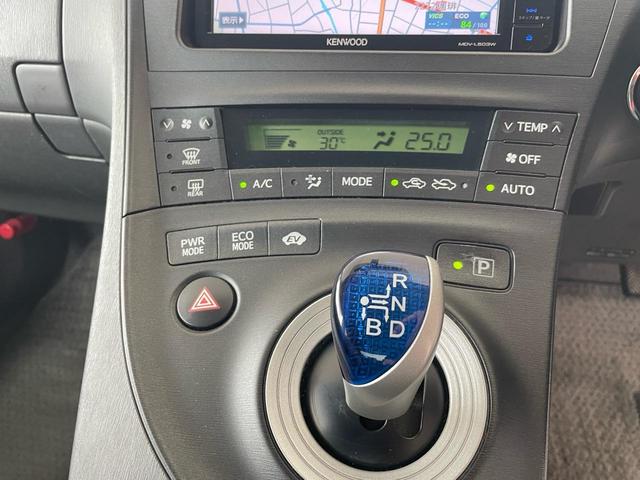プリウス Ｇツーリングセレクション　ナビ　フルセグ　ＥＴＣ　バックカメラ　オートクルーズコントロール　スマートキー　プッシュスタート　エアコン　パワステ　パワーウィンドウ（21枚目）