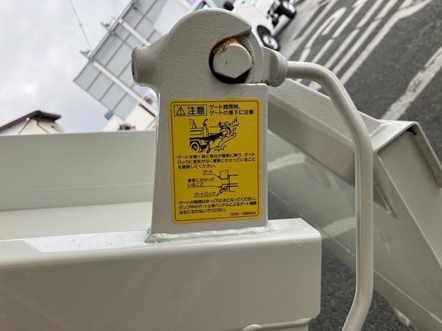 ハイゼットトラック 多目的ダンプ　電動モーター式　３方開　４ＷＤ　登録済未使用車　禁煙車　エアコンクーラー　ＣＶＴ　パート４ＷＤ　スマートアシスト　極東開発製　電動モーター式ダンプ　スーパーデフロック　前後ソナー　ＬＥＤ荷台作業灯（28枚目）
