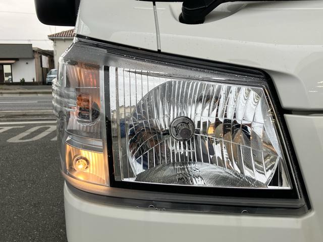 ハイゼットトラック 垂直式テールリフト　３方開　４ＷＤ　禁煙車　登録済未使用車　４ＷＤ　エアコンクーラー　パワステ　アイドリングストップ　衝突被害軽減ブレーキ　アクセル踏み間違い防止装置（4枚目）