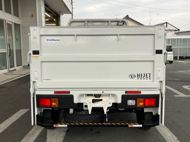 ハイゼットトラック 垂直式テールリフト　３方開　４ＷＤ　禁煙車　登録済未使用車　４ＷＤ　エアコンクーラー　パワステ　アイドリングストップ　衝突被害軽減ブレーキ　アクセル踏み間違い防止装置（11枚目）