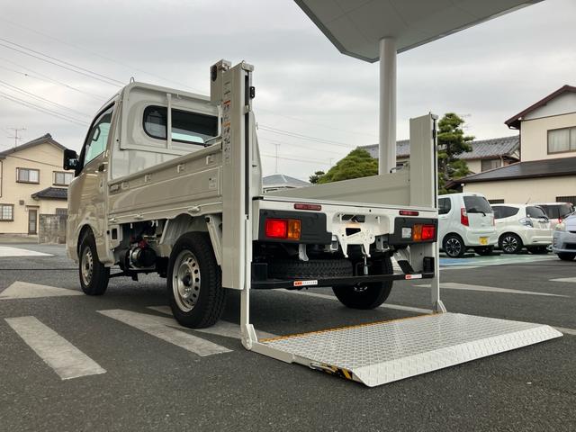 ハイゼットトラック 垂直式テールリフト　３方開　４ＷＤ　禁煙車　登録済未使用車　４ＷＤ　エアコンクーラー　パワステ　アイドリングストップ　衝突被害軽減ブレーキ　アクセル踏み間違い防止装置（17枚目）