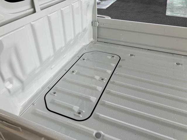 ハイゼットトラック 垂直式テールリフト　３方開　４ＷＤ　禁煙車　登録済未使用車　４ＷＤ　エアコンクーラー　パワステ　アイドリングストップ　衝突被害軽減ブレーキ　アクセル踏み間違い防止装置（23枚目）