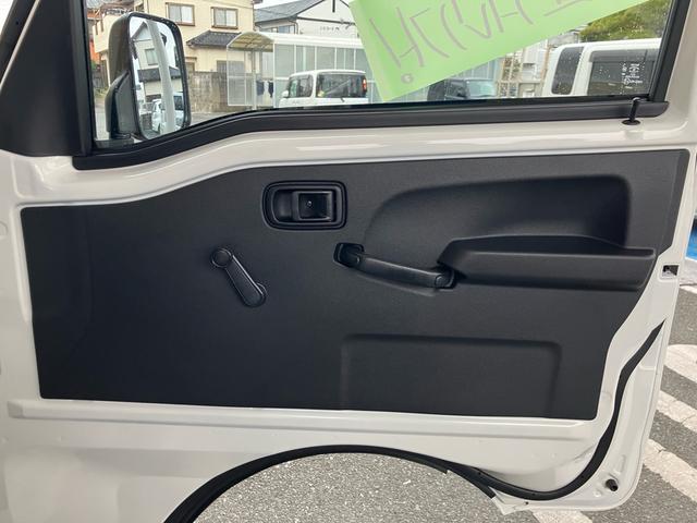 ハイゼットトラック 垂直式テールリフト　３方開　４ＷＤ　禁煙車　登録済未使用車　４ＷＤ　エアコンクーラー　パワステ　アイドリングストップ　衝突被害軽減ブレーキ　アクセル踏み間違い防止装置（35枚目）
