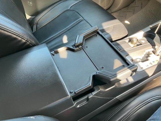 ハイラックスサーフ ＳＳＲ－Ｘリミテッド　４ＷＤ　Ｂｌｕｅｔｏｏｔｈ　フルセグＴＶ　　ナビ　キーレス　ドライブレコーダー　ドアバイザー　フロアマット　アルミホイール　ＥＴＣ　ワンオーナー（17枚目）