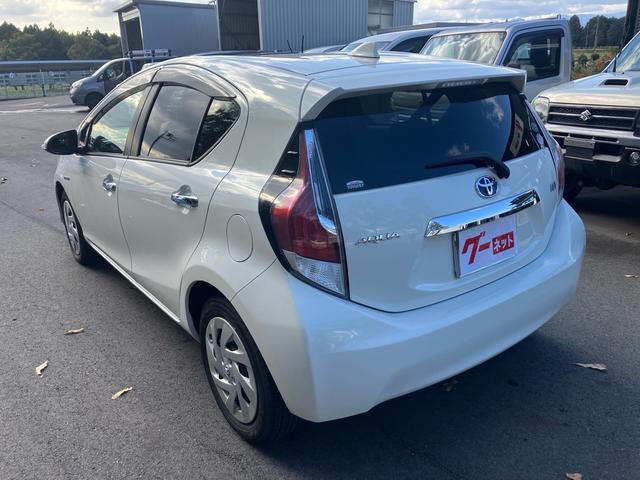 アクア Ｓスタイルブラック　走行２．６万キロ　ワンオーナー　ナビＴＶ　シートヒーター　ＥＴＣ　キーフリー　プッシュスタート　スペアキー（11枚目）