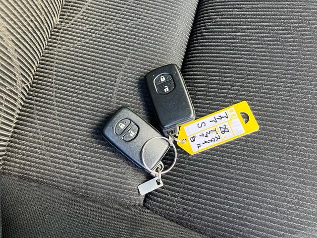 アクア Ｓスタイルブラック　走行２．６万キロ　ワンオーナー　ナビＴＶ　シートヒーター　ＥＴＣ　キーフリー　プッシュスタート　スペアキー（28枚目）