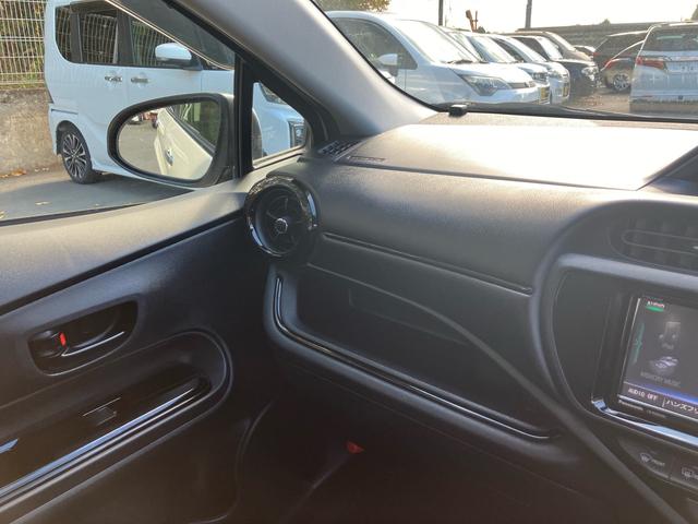 アクア Ｓスタイルブラック　走行２．６万キロ　ワンオーナー　ナビＴＶ　シートヒーター　ＥＴＣ　キーフリー　プッシュスタート　スペアキー（37枚目）