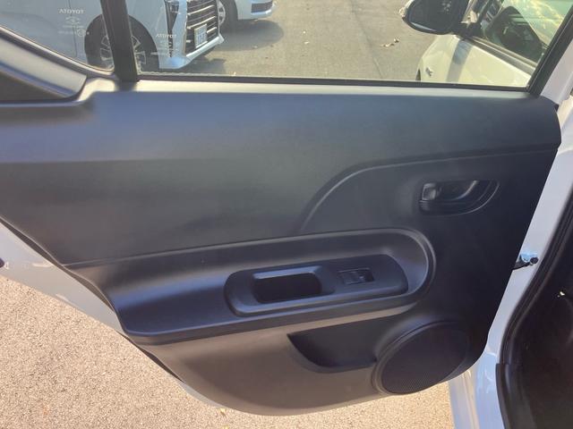 アクア Ｓスタイルブラック　走行２．６万キロ　ワンオーナー　ナビＴＶ　シートヒーター　ＥＴＣ　キーフリー　プッシュスタート　スペアキー（48枚目）