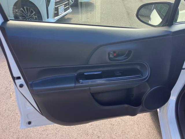 アクア Ｓスタイルブラック　走行２．６万キロ　ワンオーナー　ナビＴＶ　シートヒーター　ＥＴＣ　キーフリー　プッシュスタート　スペアキー（54枚目）