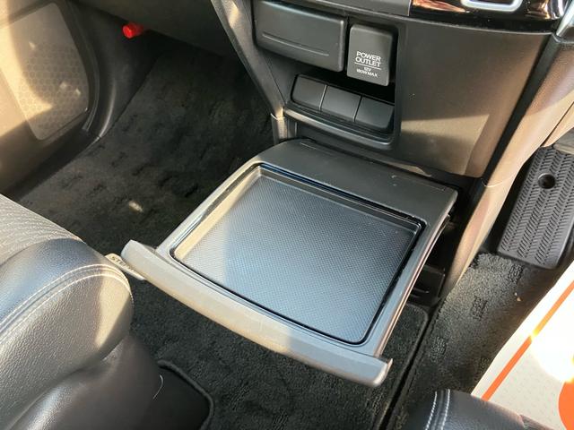 ステップワゴンスパーダ スパーダ・クールスピリット ホンダセンシング 9インチナビ 両側パワースライドドア ドライブレコーダー ETC スマートキー ドアバイザー 7人乗り バックカメラ フルセグTV Bluetooth(13枚目)