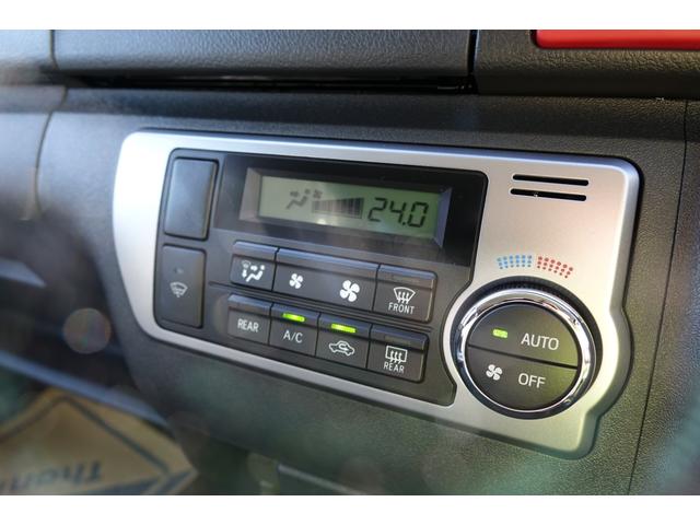 ハイエースバン ロングワイドスーパーGL 登録済み未使用車 4WD アースカラーパッケージ パノラミックビューモニター 寒冷地仕様 プリクラッシュセーフティー レーンディパーチャーアラート パーキングサポート LEDフォグ(11枚目)