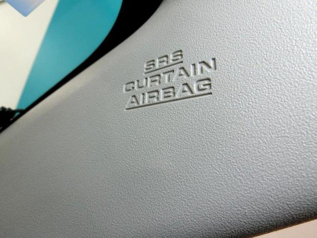 プリウス Ｓツーリングセレクション・Ｇ’ｓ　ハイブリッド　安全装備　横滑り防止機能　ＡＢＳ　エアバッグ　盗難防止装置　バックカメラ　ＥＴＣ　ミュージックプレイヤー接続可　ＣＤ　スマートキー　キーレス　フル装備　ＨＩＤヘッドライト　アルミホイール（24枚目）