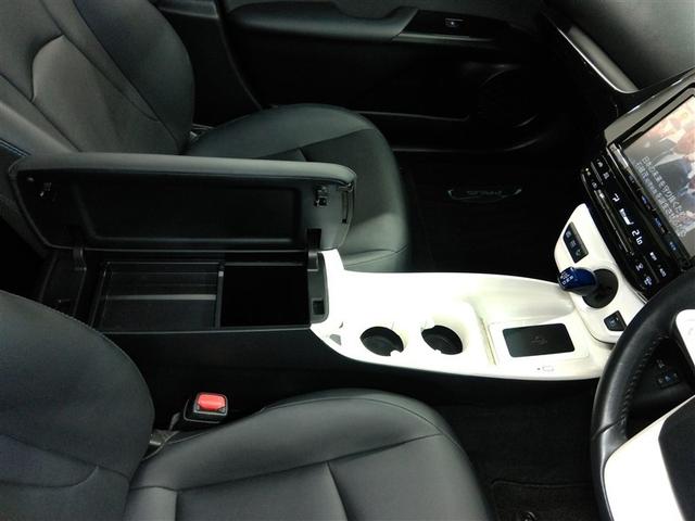 プリウス Ａツーリングセレクション　ハイブリッド　寒冷地　４ＷＤ　安全装備　衝突被害軽減システム　横滑り防止機能　ＡＢＳ　エアバッグ　オートクルーズコントロール　盗難防止装置　バックカメラ　ＥＴＣ　ドラレコ　ミュージックプレイヤー接続可（13枚目）