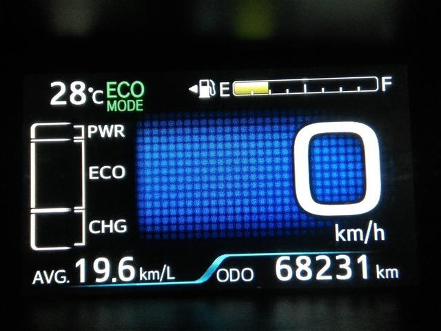 プリウス Ａツーリングセレクション　ハイブリッド　寒冷地　４ＷＤ　安全装備　衝突被害軽減システム　横滑り防止機能　ＡＢＳ　エアバッグ　オートクルーズコントロール　盗難防止装置　バックカメラ　ＥＴＣ　ドラレコ　ミュージックプレイヤー接続可（26枚目）