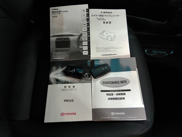 プリウス Ａツーリングセレクション　ハイブリッド　寒冷地　４ＷＤ　安全装備　衝突被害軽減システム　横滑り防止機能　ＡＢＳ　エアバッグ　オートクルーズコントロール　盗難防止装置　バックカメラ　ＥＴＣ　ドラレコ　ミュージックプレイヤー接続可（40枚目）