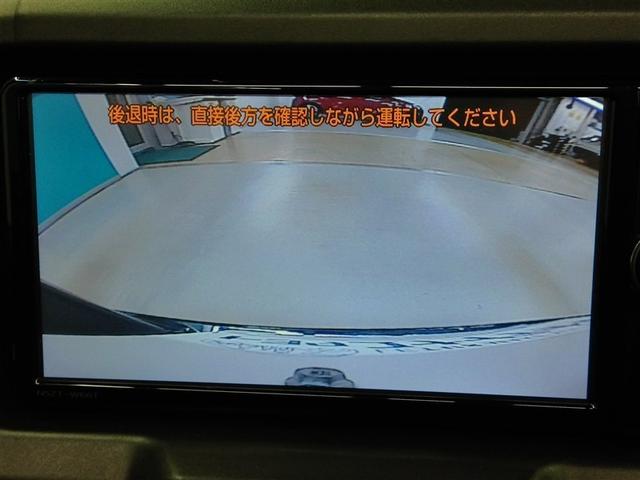バックモニターで、後方を確認しながら安心して駐車することができます。運転初心者も熟練者も必須の機能ですよ！
