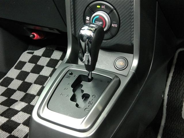 シフトレバー付近です。